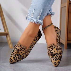 NWT Printed Loafer Size 8